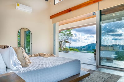 Luxury Villa Photo #37