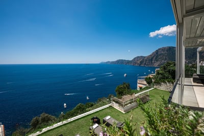 Luxury Villa Photo #4