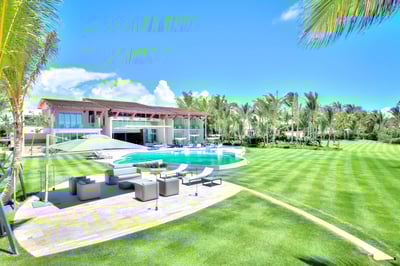 Luxury Villa Photo #3