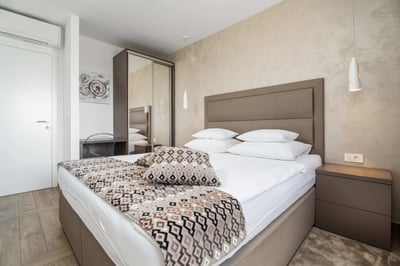 Luxury Villa Photo #25