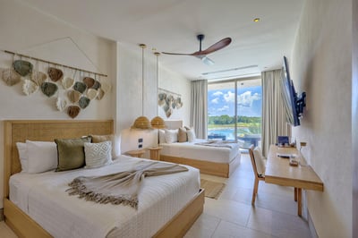 Solara – Lakefront Luxury with Gym, Sauna & Sunset