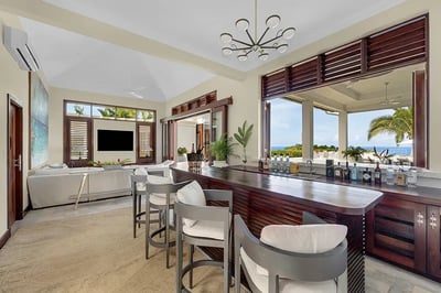 Luxury Villa Photo #16
