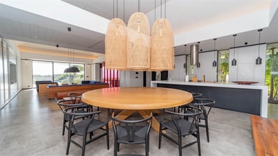 Kitchen & Dining Area