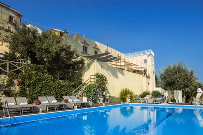 Luxury Villa Photo #6