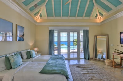 Luxury Villa Photo #31