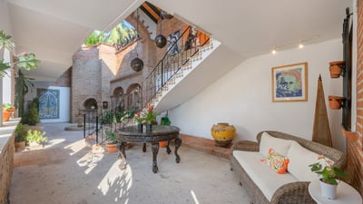 Luxury Villa Photo #26