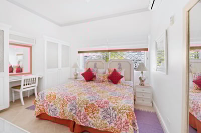 Luxury Villa Photo #16