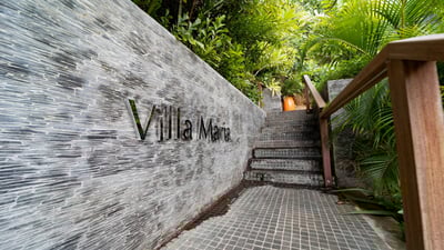 Outdoors: Property on 2 levels, private parking at the entrance. Panoramic ocean views. 