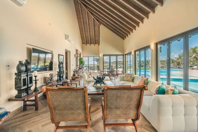 Luxury Villa Photo #43