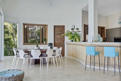 Luxury Villa Photo #27