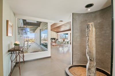 Luxury Villa Photo #17