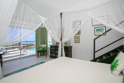 Luxury Villa Photo #26