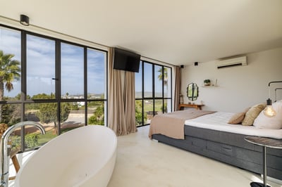 Luxury Villa Photo #33