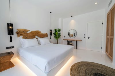Luxury Villa Photo #25
