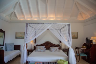 Bedroom: 1 King Bed, 1 Twin Bed, Air Conditioning , Ceiling Fan , HDTV, Canal Sat, DirecTV, Dish Net