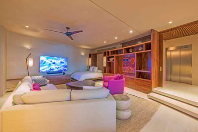 Luxury Villa Photo #23