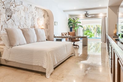 Luxury Villa Photo #37