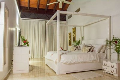 Luxury Villa Photo #10