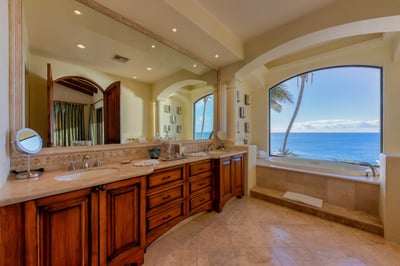 Luxury Villa Photo #35