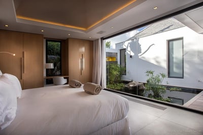 Luxury Villa Photo #32