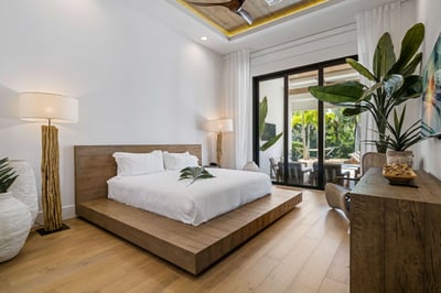 Luxury Villa Photo #39