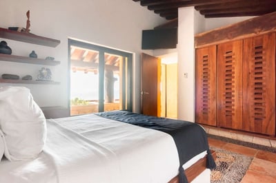 Luxury Villa Photo #37