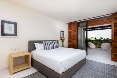 Luxury Villa Photo #19