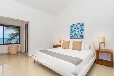 Luxury Villa Photo #23