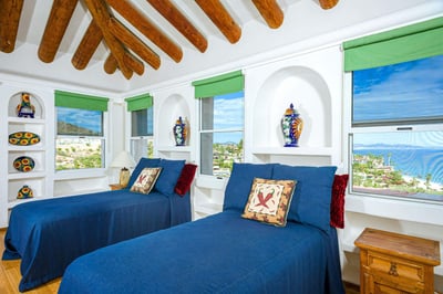 Luxury Villa Photo #26