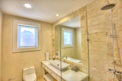 Luxury Villa Photo #30