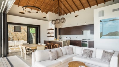 Luxury Villa Photo #9