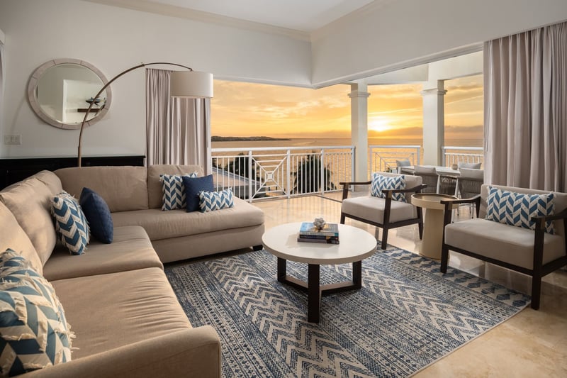 3 BDM Oceanfront Penthouse with Roof Terrace in Windsong Resort