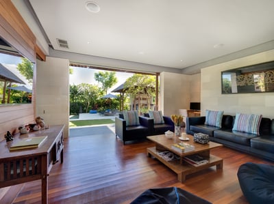 Luxury Villa Photo #9