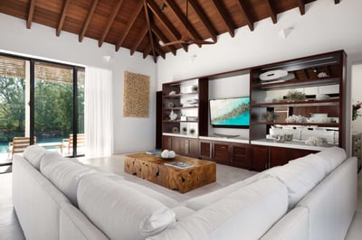 Luxury Villa Photo #16