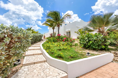 Luxury Villa Photo #9