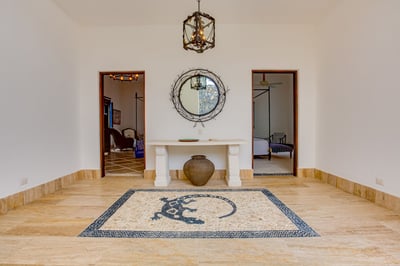 Luxury Villa Photo #14