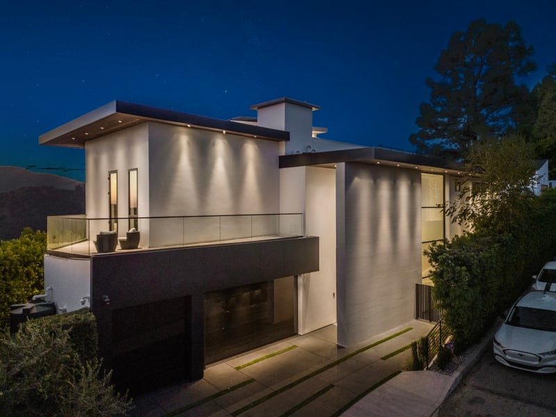 Linda Flora Modern Estate