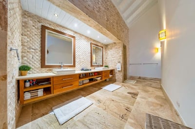 Luxury Villa Photo #27