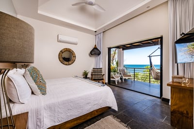 Luxury Villa Photo #37