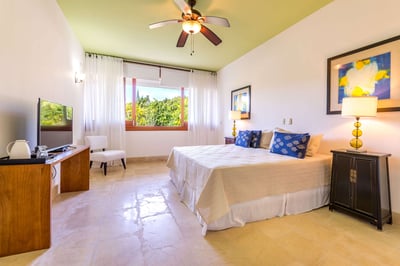 Luxury Villa Photo #26