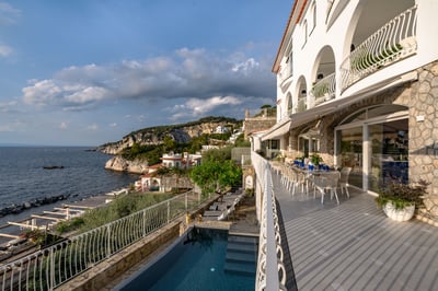 Luxury Villa Photo #9