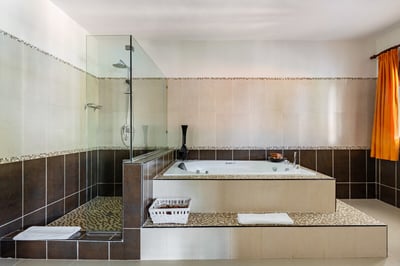 Luxury Villa Photo #47