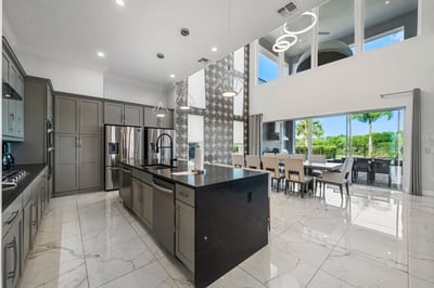 Luxury Villa Photo #15