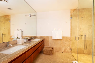 Luxury Villa Photo #34