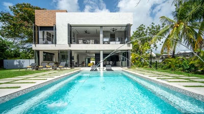 Luxury Villa Photo #6
