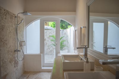 Luxury Villa Photo #30