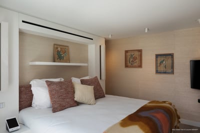 Bedroom 3: Facing the view. King size bed, air conditioning, HD-TV, Dish Network and DVD player, tel