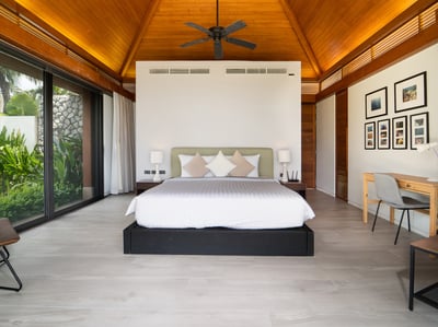 Luxury Villa Photo #15