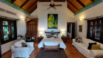 Luxury Villa Photo #18