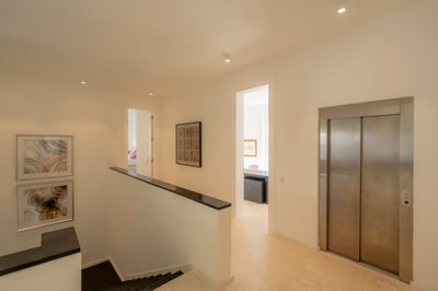 Luxury Villa Photo #32